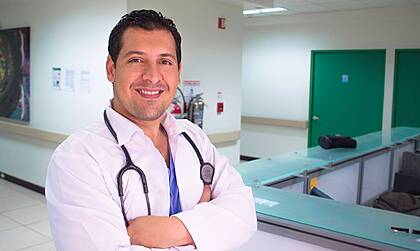 Dr. Victor Urzola