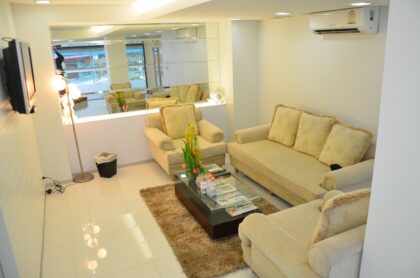 Thonglor Dental Hospital