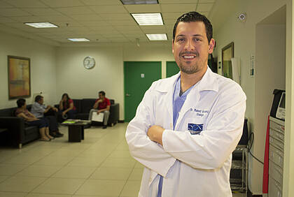 Dr. Victor Urzola