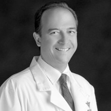 1397769846_12-Dr.-Juan-Antonio-Bustamante–Hospital-de-la-Familia Juan Bustamante